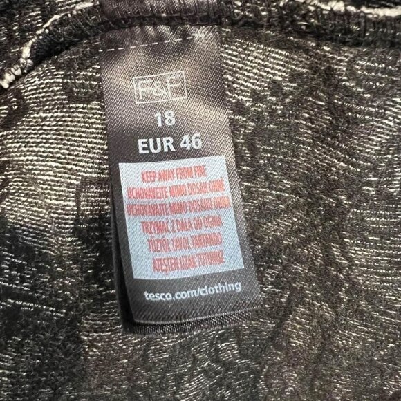 F&F Size 14 Blouse Black and Gray Damask Pattern Short Sleeve Crew Neck - Picture 6 of 8